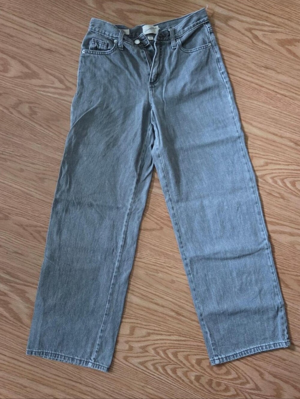 Universal Thread Women's Wide Leg Jeans in Light Gray Wash
